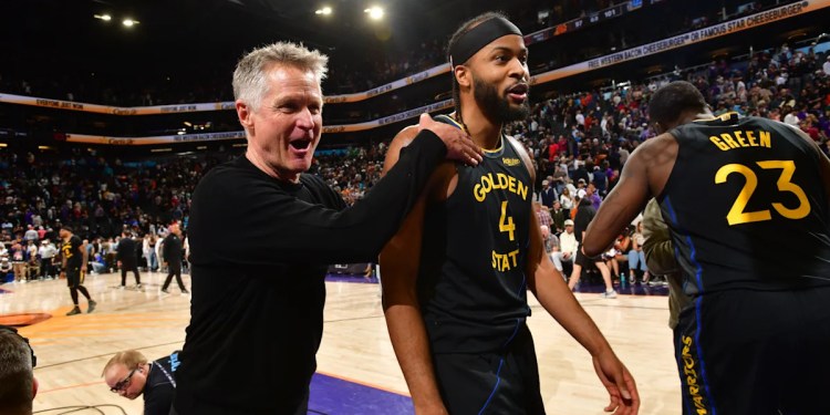 Warriors Outscore Suns in Fourth Quarter Warriors Outscore Suns in Fourth Quarter