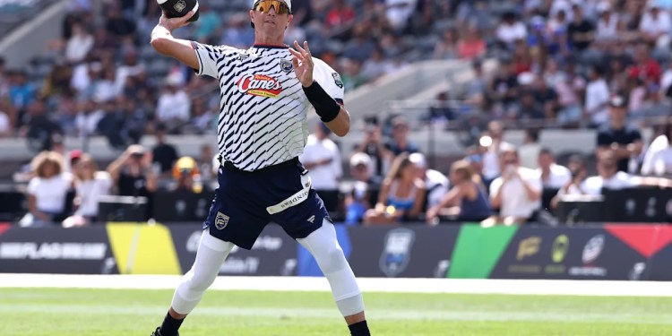 Tom Brady performs in Fanatics Flag Football Classic Tom Brady performs in Fanatics Flag Football Classic