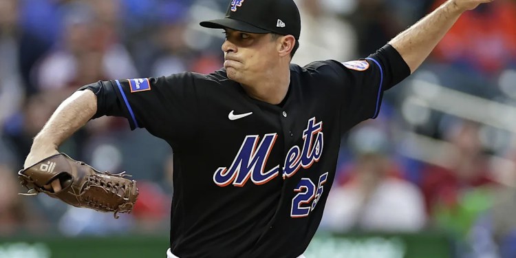 Brooks Raley signs for another season in Queens Brooks Raley signs for another season in Queens