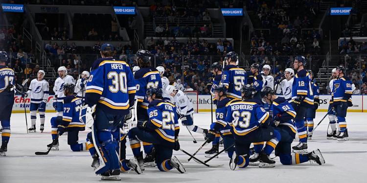 Blues LW Dylan Holloway exits in stretcher, rushed to hospital after taking puck to throat Blues LW Dylan Holloway exits in stretcher, rushed to hospital after taking puck to throat