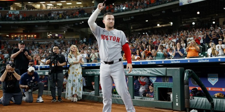 Alex Bregman gets standing ovation from Astros fans, hits HR in first at-bat in his return to Houston with Red Sox Alex Bregman gets standing ovation from Astros fans, hits HR in first at-bat in his return to Houston with Red Sox