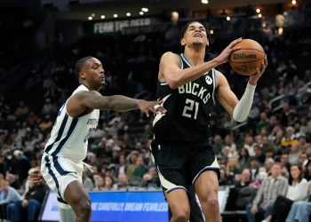 Bucks defeat Grizzlies 131-115 Bucks defeat Grizzlies 131-115