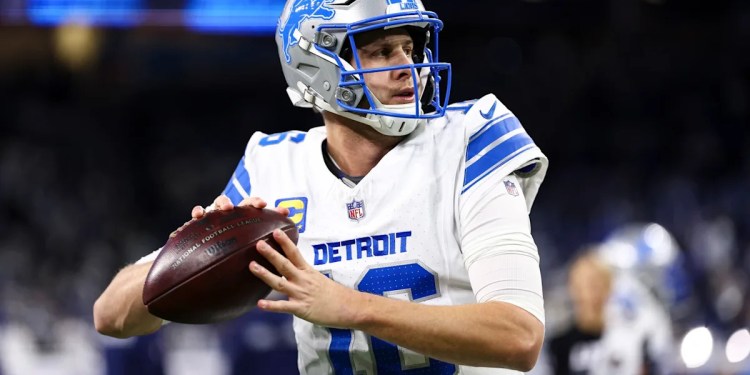 Jahmyr Gibbs Helps Lions Reach Field Goal Range for 3-0 Lead Jahmyr Gibbs Helps Lions Reach Field Goal Range for 3-0 Lead