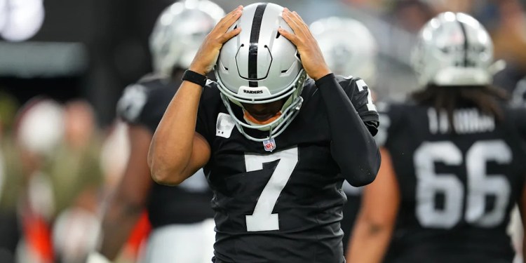 Geno Smith Makes Obscene Gesture at Raiders Fans Geno Smith Makes Obscene Gesture at Raiders Fans