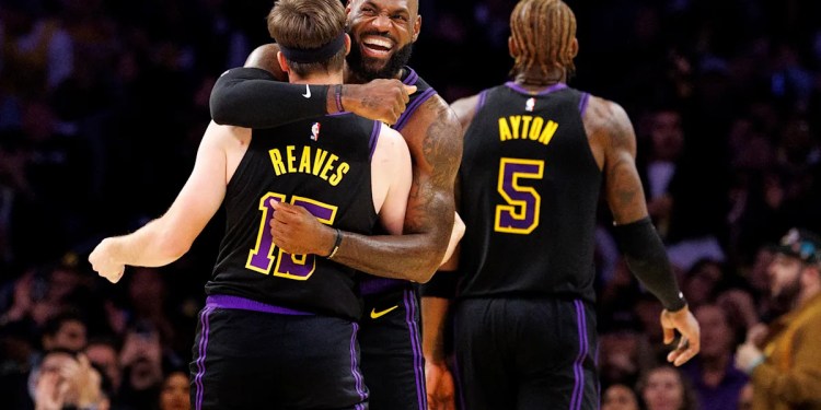 LeBron James shows strong performance in season debut LeBron James shows strong performance in season debut