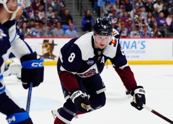 Jets Beat Avalanche 4-2 in Controversial Game Jets Beat Avalanche 4-2 in Controversial Game