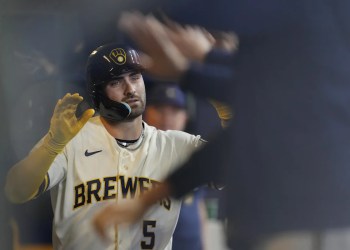 Brewers Defeat Blue Jays 2-1 with Three Consecutive Bunts Brewers Defeat Blue Jays 2-1 with Three Consecutive Bunts