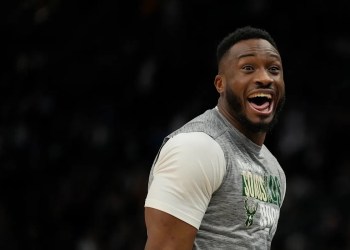 Bucks re-signing Thanasis Antetokounmpo, likely indicating Giannis Antetokounmpo won't pursue trade Bucks re-signing Thanasis Antetokounmpo, likely indicating Giannis Antetokounmpo won't pursue trade