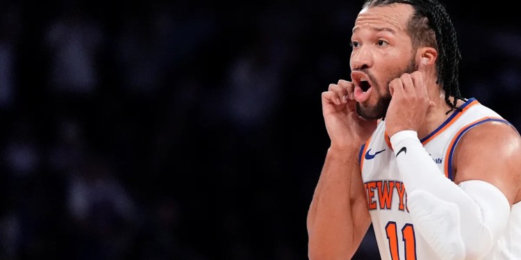 NBA playoffs: Jalen Brunson jams finger in Tim Hardaway Jr’s eye, drawing flagrant foul and wrath of Pistons fans NBA playoffs: Jalen Brunson jams finger in Tim Hardaway Jr’s eye, drawing flagrant foul and wrath of Pistons fans