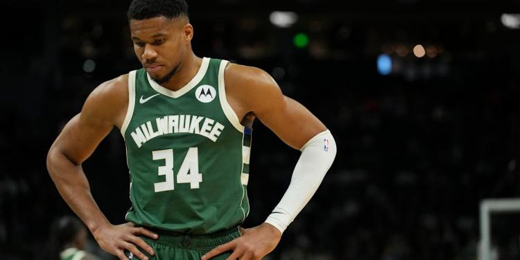 Bucks star Giannis Antetokounmpo missed Monday’s loss to Cavaliers due to adductor injury Bucks star Giannis Antetokounmpo missed Monday’s loss to Cavaliers due to adductor injury