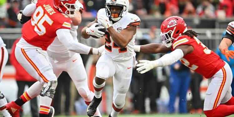 Browns running back Nick Chubb suffered broken foot in loss to Chiefs, coach says Browns running back Nick Chubb suffered broken foot in loss to Chiefs, coach says