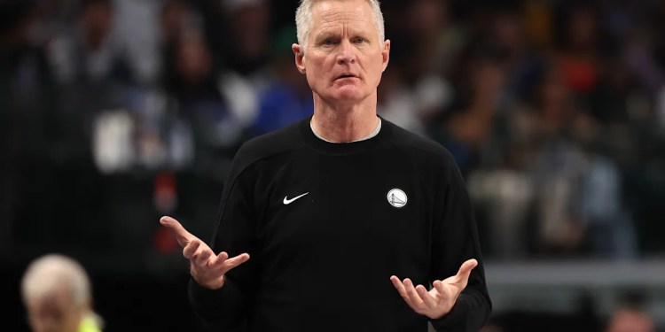 Warriors Struggle in Key Quarter Warriors Struggle in Key Quarter