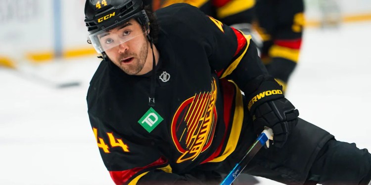 Flyers Considering Canucks Forward Flyers Considering Canucks Forward