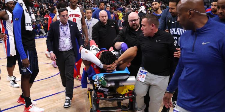 Pistons guard Jaden Ivey exits court on stretcher after collision with Cole Anthony Pistons guard Jaden Ivey exits court on stretcher after collision with Cole Anthony