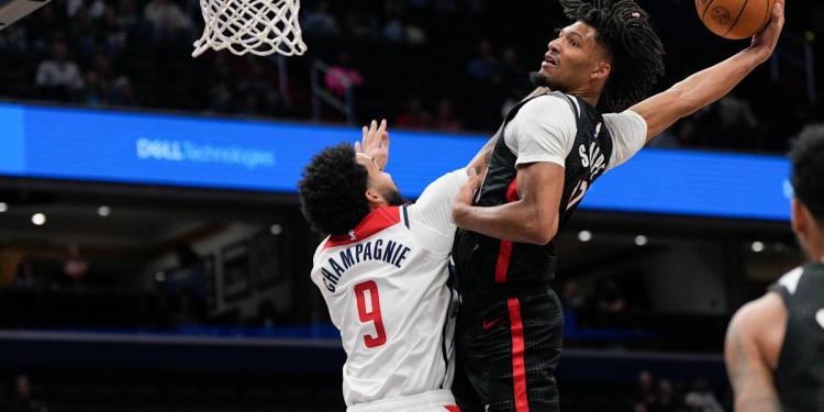 Portland’s Shaedon Sharpe enters Dunk of the Year territory with wild one-handed slam over Justin Champagnie Portland’s Shaedon Sharpe enters Dunk of the Year territory with wild one-handed slam over Justin Champagnie