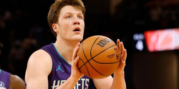 Knueppel Reaches 100 Three-Pointers Fastest Knueppel Reaches 100 Three-Pointers Fastest