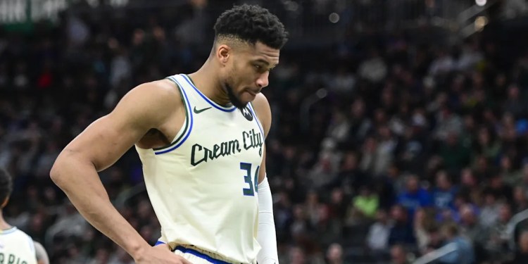 Bucks Fans Boo Team in Loss; Giannis Responds Bucks Fans Boo Team in Loss; Giannis Responds