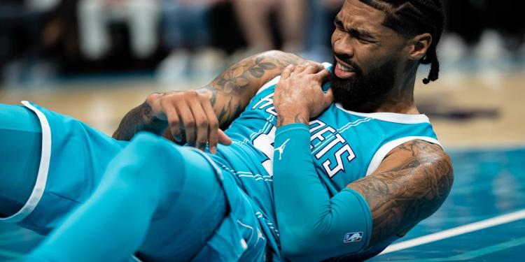 Hornets center Nick Richards out indefinitely with fractured rib after leaving loss to Celtics early Hornets center Nick Richards out indefinitely with fractured rib after leaving loss to Celtics early