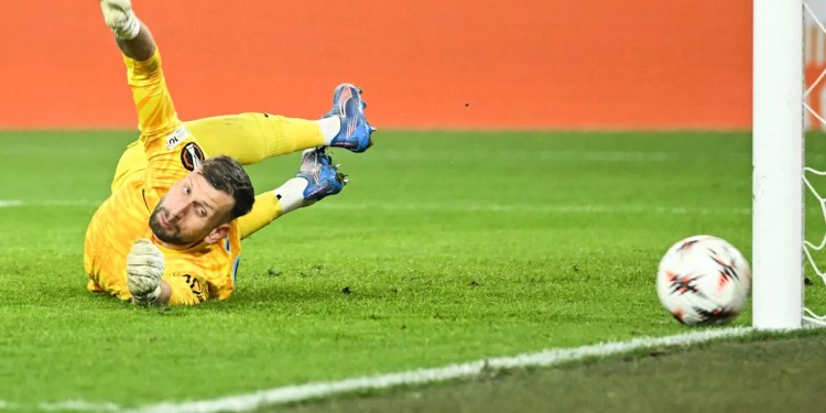 FC Ptit Dej: Amateur Club and Goalkeeper Performance FC Ptit Dej: Amateur Club and Goalkeeper Performance