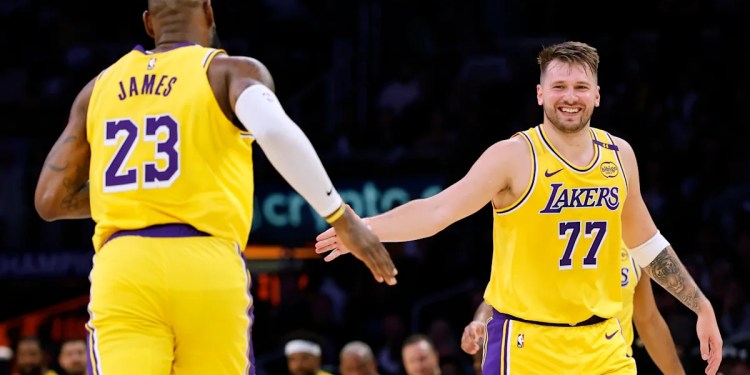 LeBron James Returns as Lakers Defeat Jazz LeBron James Returns as Lakers Defeat Jazz