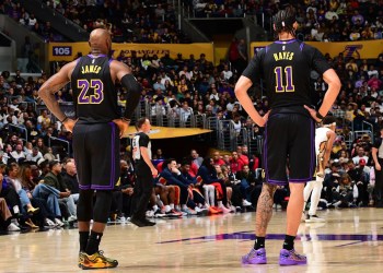 Lakers defeat Pelicans with strong fourth-quarter defense Lakers defeat Pelicans with strong fourth-quarter defense
