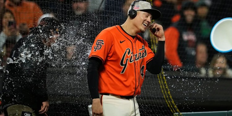 Giants' Wilmer Flores tallies 8 RBI on 3 home runs, tying Aaron Judge for MLB lead Giants' Wilmer Flores tallies 8 RBI on 3 home runs, tying Aaron Judge for MLB lead