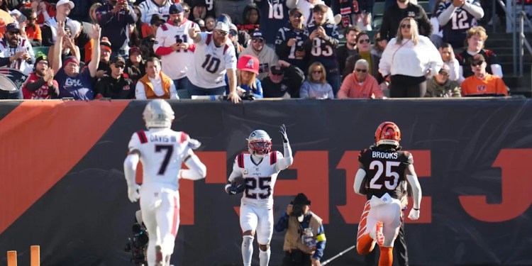 Patriots 17, Bengals 13 at Halftime Patriots 17, Bengals 13 at Halftime