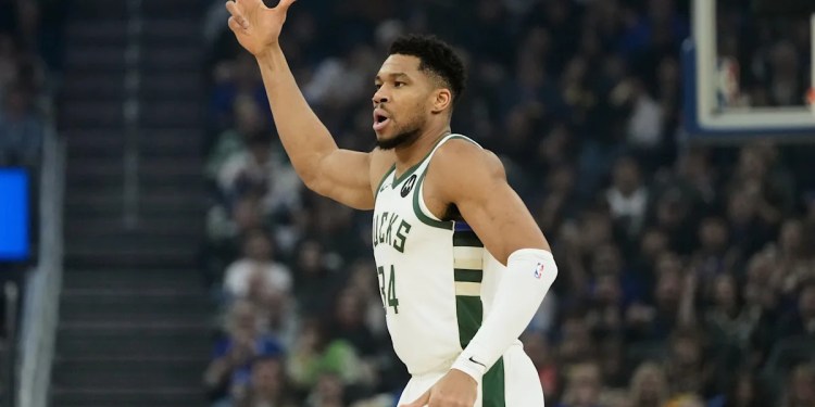 Giannis Antetokounmpo Will Not Request Trade from Bucks Giannis Antetokounmpo Will Not Request Trade from Bucks