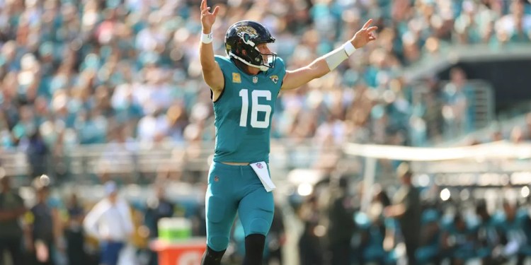 Jaguars Lead 21-6; Justin Herbert Returns to Game Jaguars Lead 21-6; Justin Herbert Returns to Game