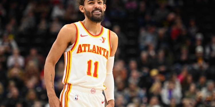 Trae Young hits ridiculous half-court buzzer-beater to lift Hawks past Jazz Trae Young hits ridiculous half-court buzzer-beater to lift Hawks past Jazz