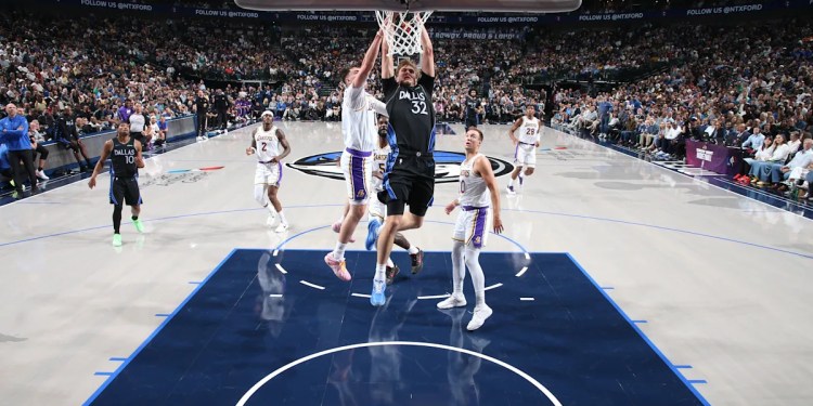 Three Key Takeaways from Mavericks’ Win Against Lakers Three Key Takeaways from Mavericks’ Win Against Lakers