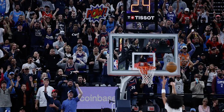 Yahoo Sports AM: "The Wall," the Clippers' unique home-court advantage, actually works Yahoo Sports AM: "The Wall," the Clippers' unique home-court advantage, actually works