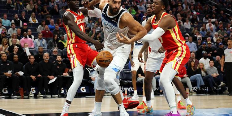 Rudy Gobert, Mouhamed Gueye nearly hit by piece of falling Jumbotron at Target Center Rudy Gobert, Mouhamed Gueye nearly hit by piece of falling Jumbotron at Target Center