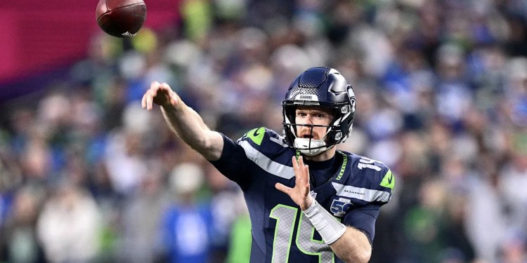 Seahawks score touchdown after muffed punt to lead 24-13 Seahawks score touchdown after muffed punt to lead 24-13