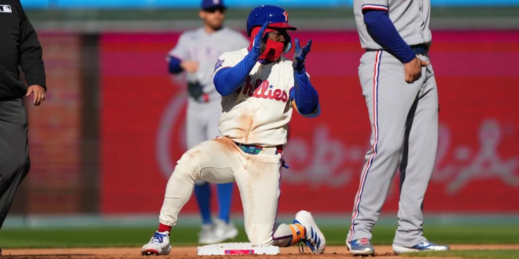 Phillies lose to Texas in extra innings Phillies lose to Texas in extra innings