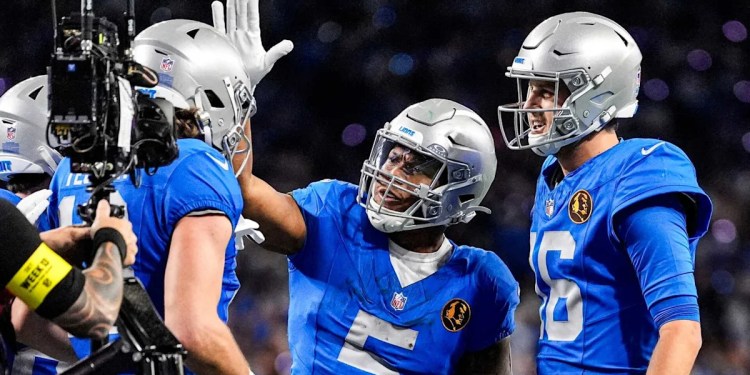 Montgomery’s 35-Yard Run Puts Lions Ahead 17-6 Montgomery’s 35-Yard Run Puts Lions Ahead 17-6