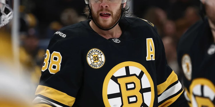 Pastrnak scores in overtime, Bruins defeat Predators 3-2 Pastrnak scores in overtime, Bruins defeat Predators 3-2