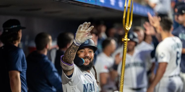 Mariners Secure 5-4 Victory Over Braves Mariners Secure 5-4 Victory Over Braves