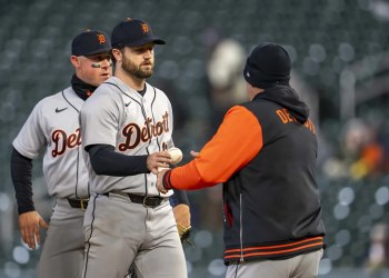 Twins Defeat Tigers 7-3 Twins Defeat Tigers 7-3