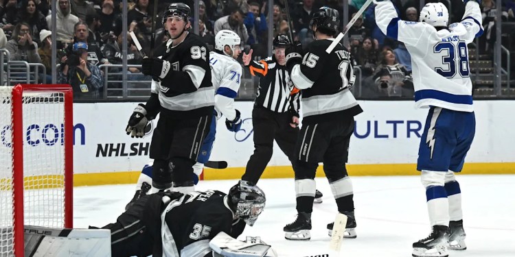 Kings Lose to Lightning After Third Period Collapse Kings Lose to Lightning After Third Period Collapse