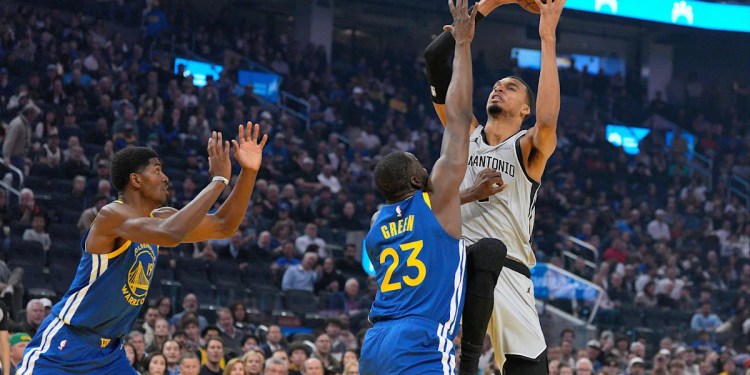Warriors Lose to Spurs Despite Unique Free Throw and Long Effort Warriors Lose to Spurs Despite Unique Free Throw and Long Effort