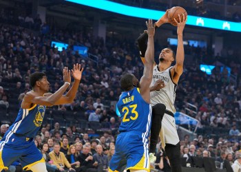 Warriors Lose to Spurs Despite Unique Free Throw and Long Effort Warriors Lose to Spurs Despite Unique Free Throw and Long Effort