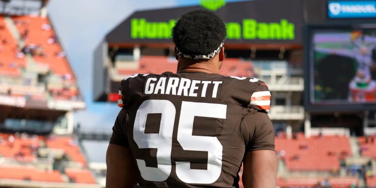 Myles Garrett aims for single-season sack record against Aaron Rodgers Myles Garrett aims for single-season sack record against Aaron Rodgers
