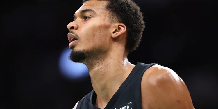 Wembanyama Injured in Spurs’ Victory Over Knicks Wembanyama Injured in Spurs’ Victory Over Knicks