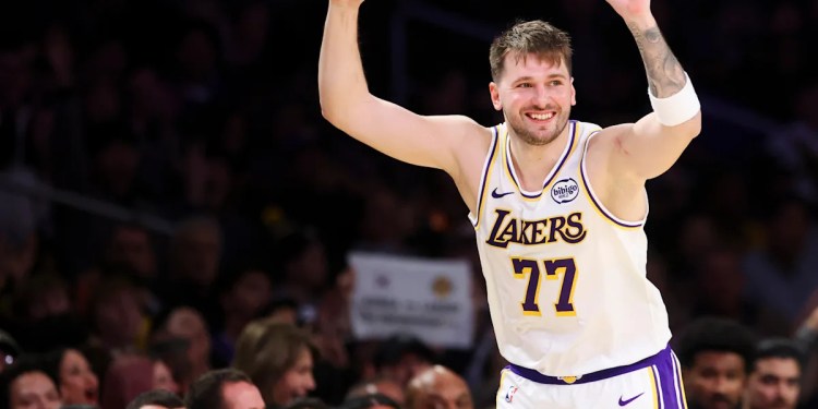 Luka Dončić and Giannis Antetokounmpo Top NBA All-Star Voting Luka Dončić and Giannis Antetokounmpo Top NBA All-Star Voting