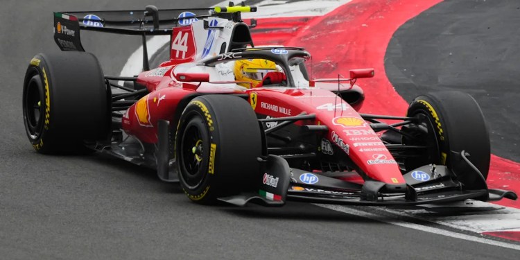 Lewis Hamilton confirms he is competing in F1 again Lewis Hamilton confirms he is competing in F1 again