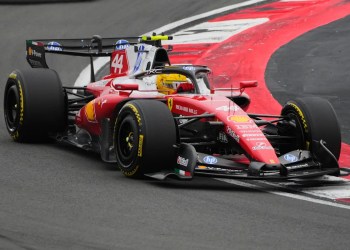 Lewis Hamilton confirms he is competing in F1 again Lewis Hamilton confirms he is competing in F1 again