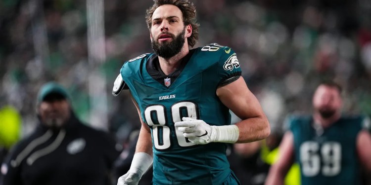 Eagles Re-sign Dallas Goedert to One-Year Contract Eagles Re-sign Dallas Goedert to One-Year Contract