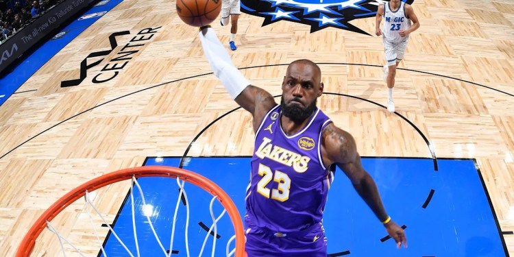 James Breaks NBA Appearance Record in Lakers Win James Breaks NBA Appearance Record in Lakers Win