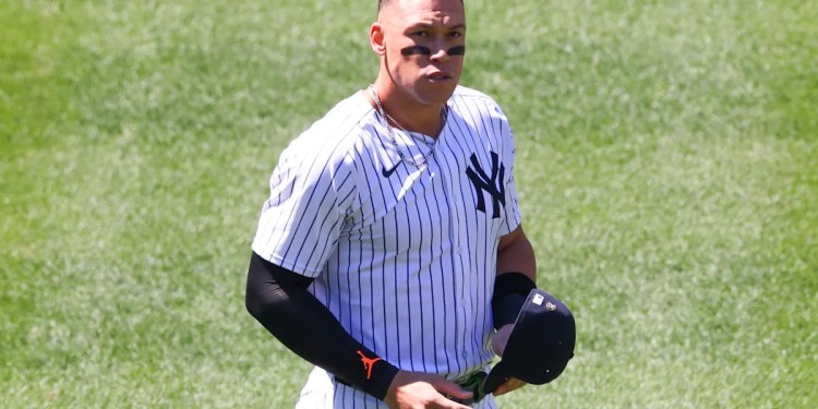 Yankees star Aaron Judge throws, still not ready to return to outfield amid arm injury Yankees star Aaron Judge throws, still not ready to return to outfield amid arm injury